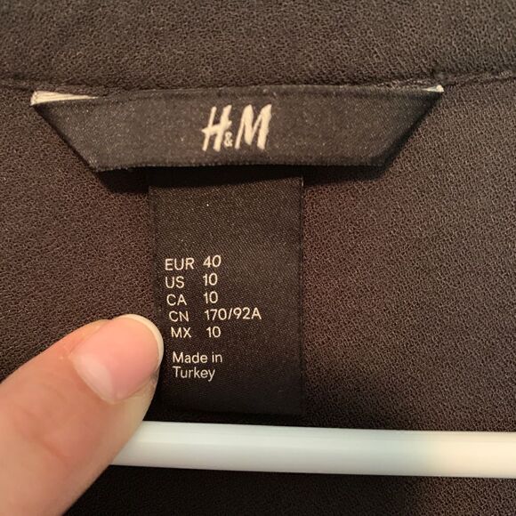 Dainty V-neck shirt   - Picture 4 of 5